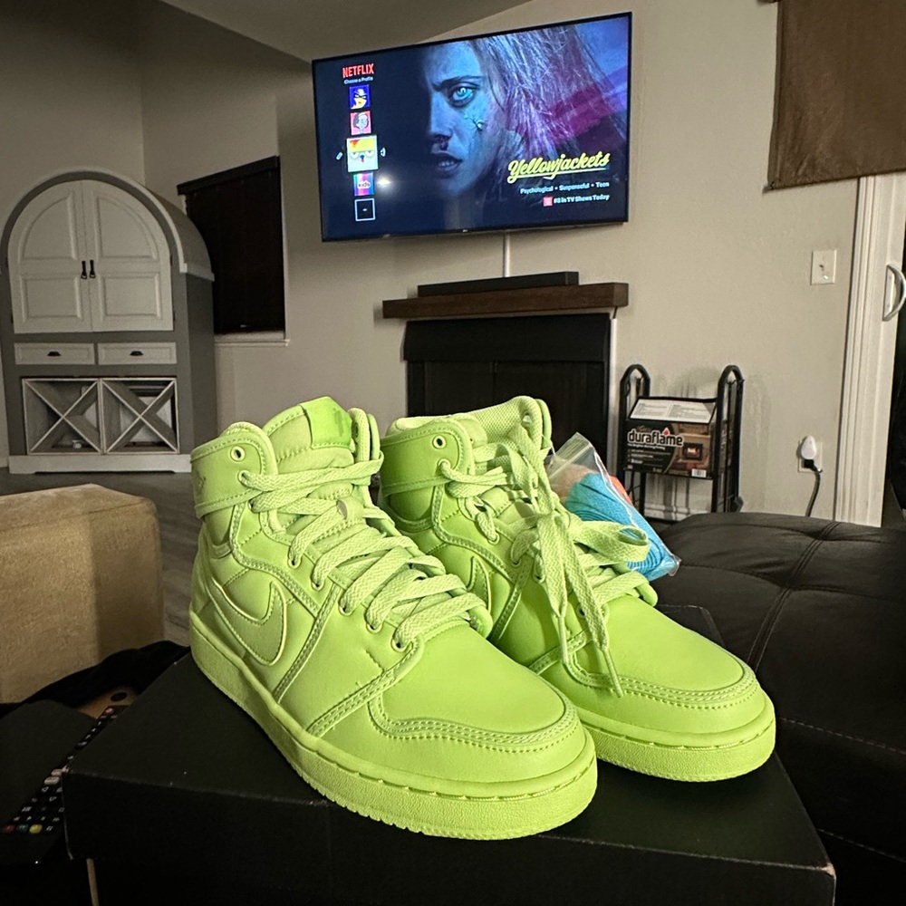 Brand New Jordan 1 Retro AJKO
Billie Eilish Ghost Green (Women's)